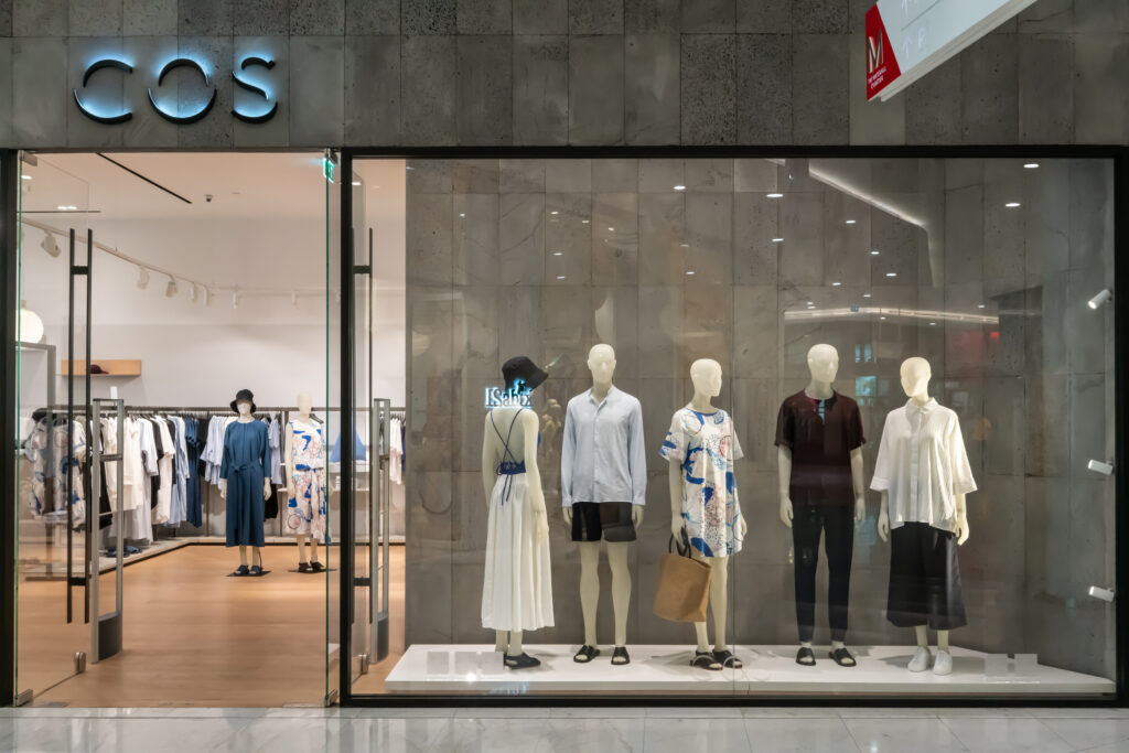 COS Schaufenster