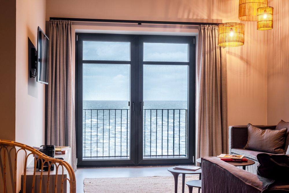 Fenster mit Blick aufs Meer