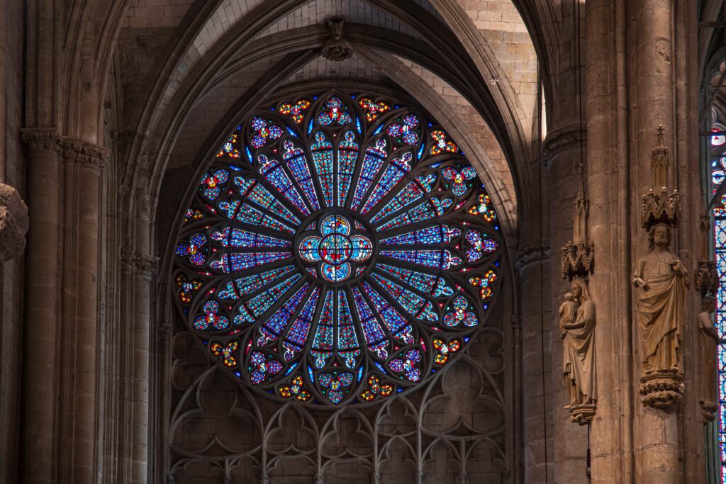 Rundes altes Kirchenfenster